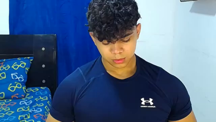 noah-prada