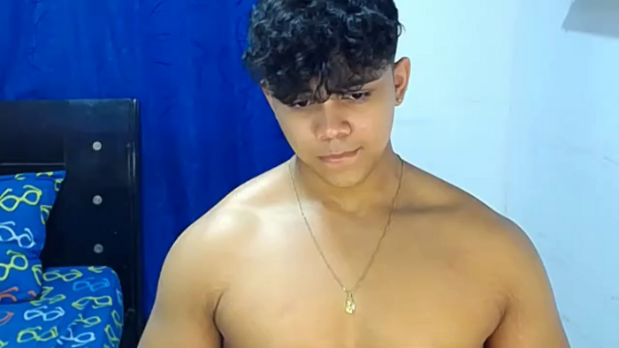 noah-prada