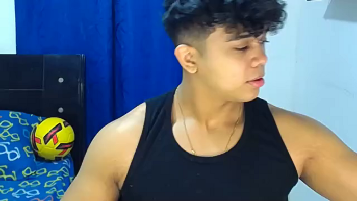noah-prada