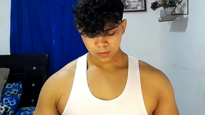 noah-prada