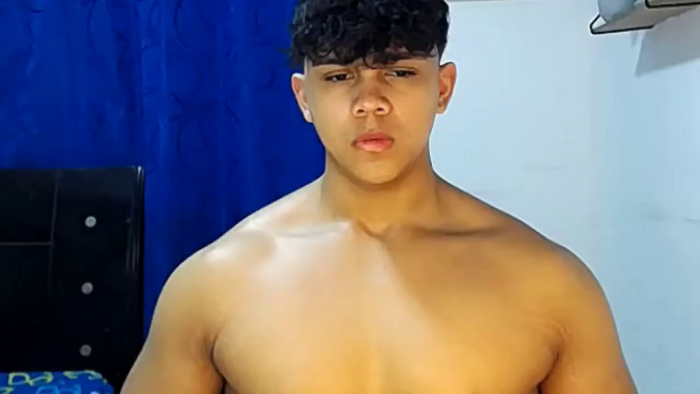 noah-prada