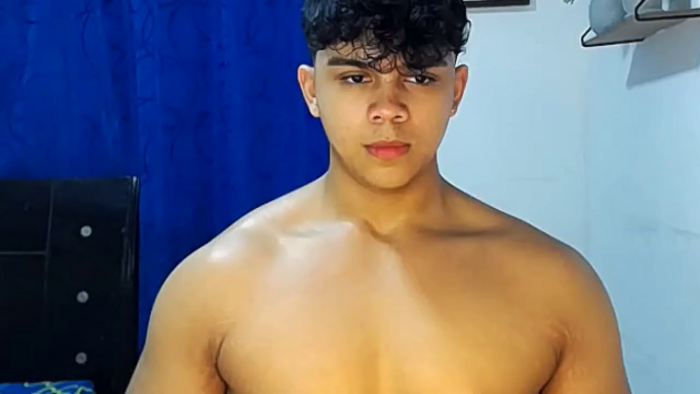 noah-prada