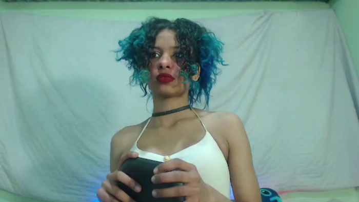 petite-ariana
