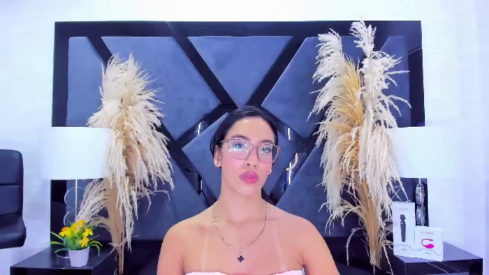 kylie-whitee