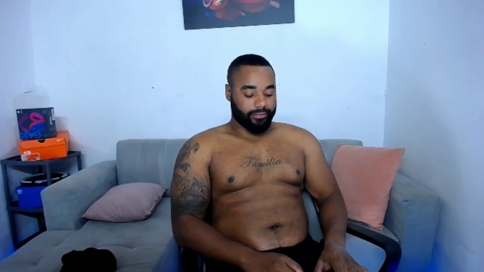 mack-holister