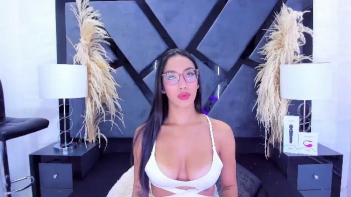 kylie-whitee