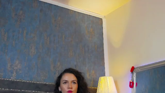 julia-reign