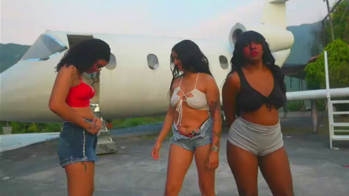 mansion-girls