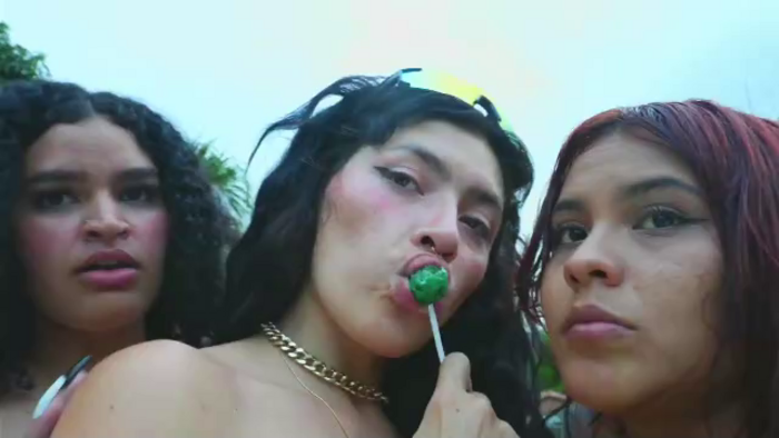mansion-girls
