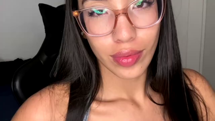 kylie-whitee