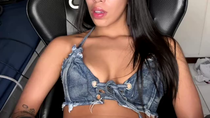 kylie-whitee
