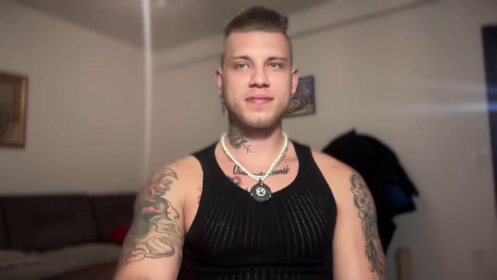 richie-grey