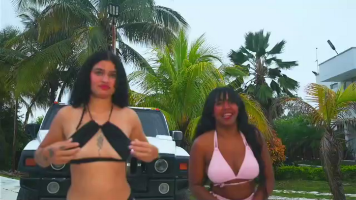 mansion-girls