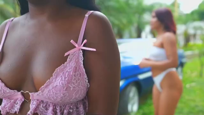 mansion-girls