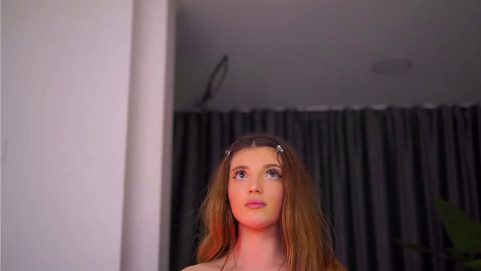 lara-grey