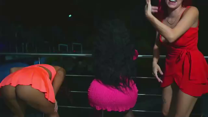mansion-girls
