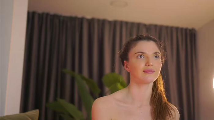 lara-grey