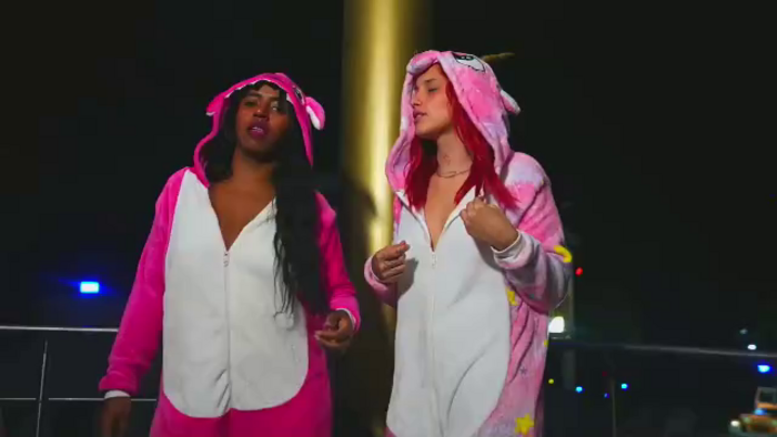 mansion-girls