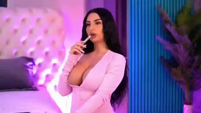 2025/03/25/flirt4free-isabelle-hunt-07-08-15