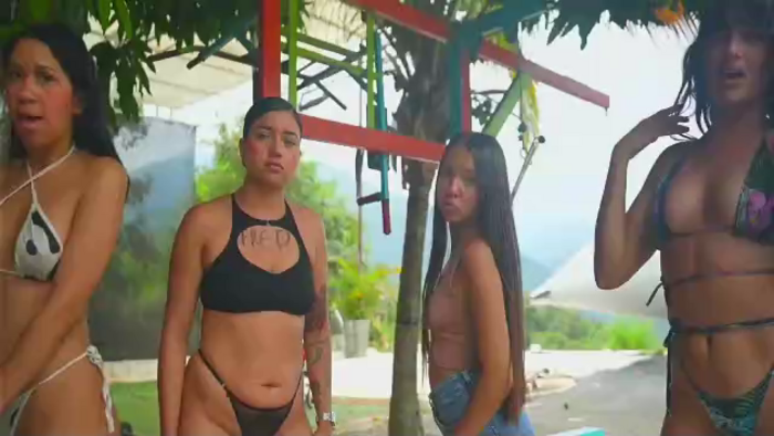 mansion-girls