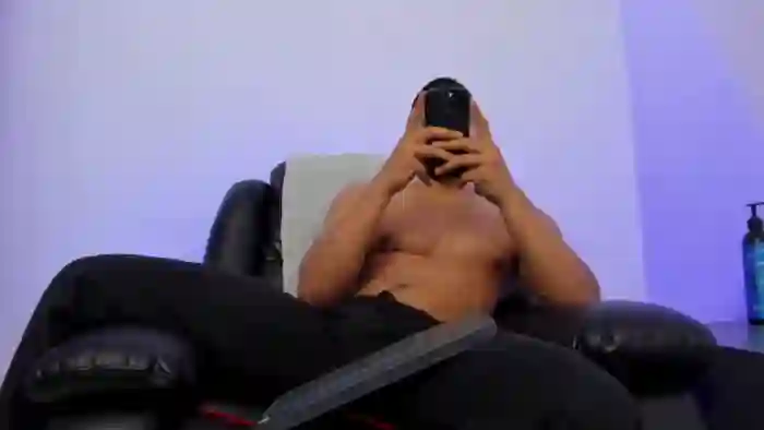 2025/04/04/flirt4free-james-gray-08-15-38