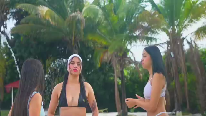 mansion-girls