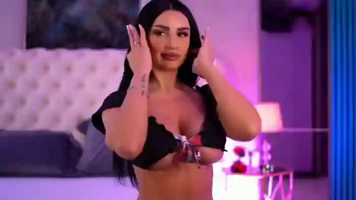 2025/04/10/flirt4free-isabelle-hunt-04-30-45