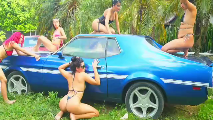 mansion-girls