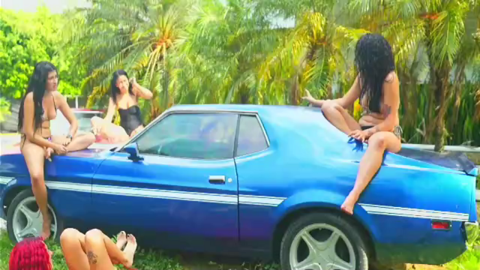 mansion-girls