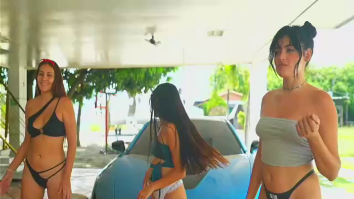 mansion-girls