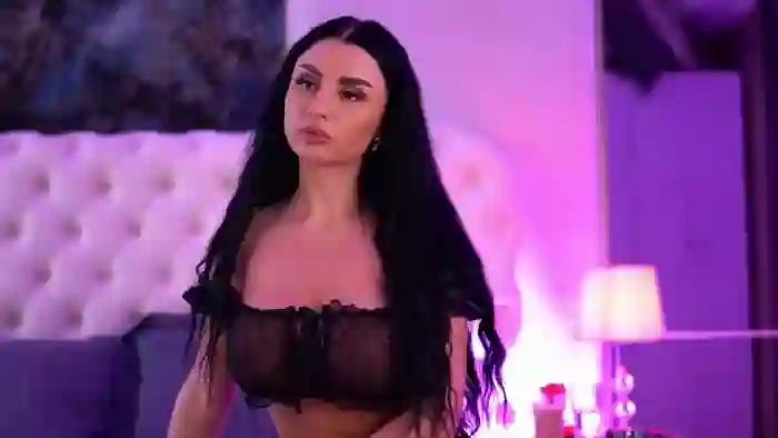 2025/04/18/flirt4free-isabelle-hunt-08-03-02