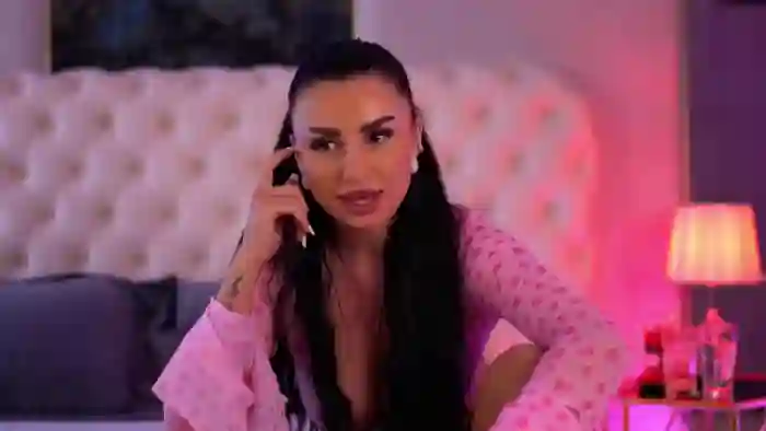 2025/04/19/flirt4free-isabelle-hunt-11-34-35