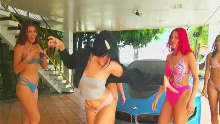 mansion-girls