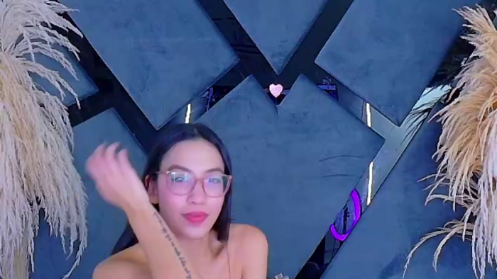 kylie-whitee