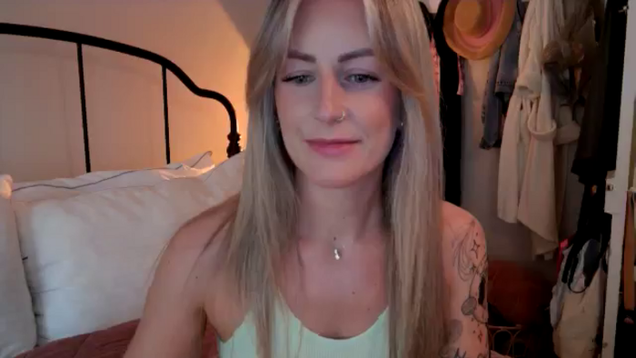 Lena_bee