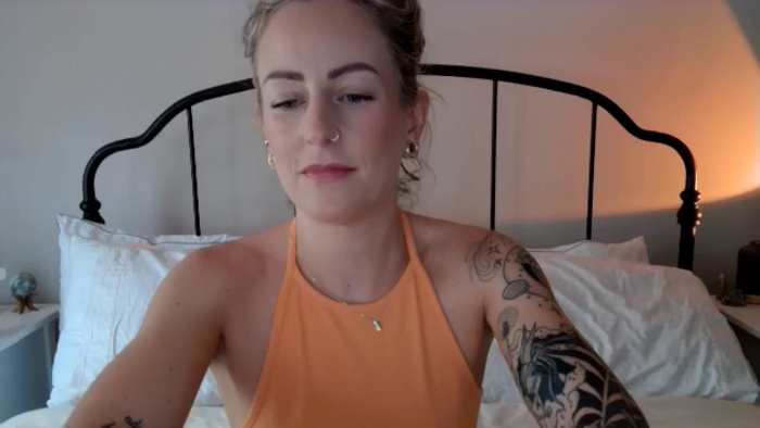 Lena_bee