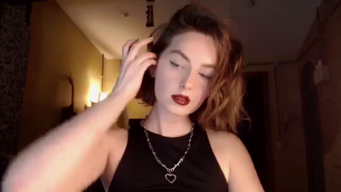 Red_Lips_Girl