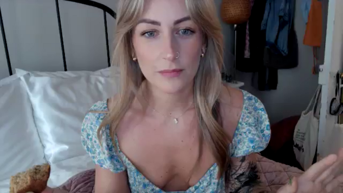 Lena_bee