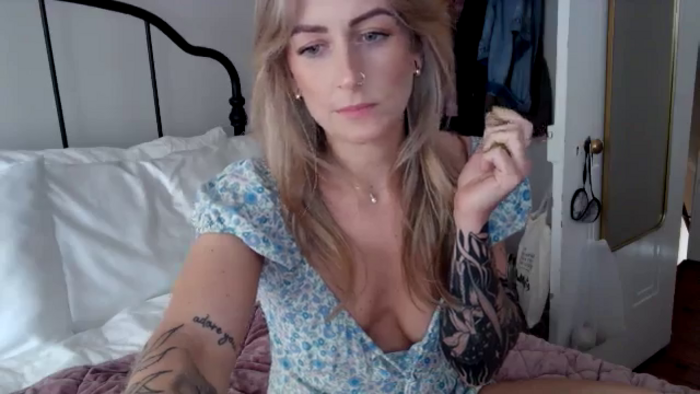 Lena_bee