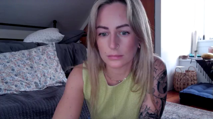 Lena_bee