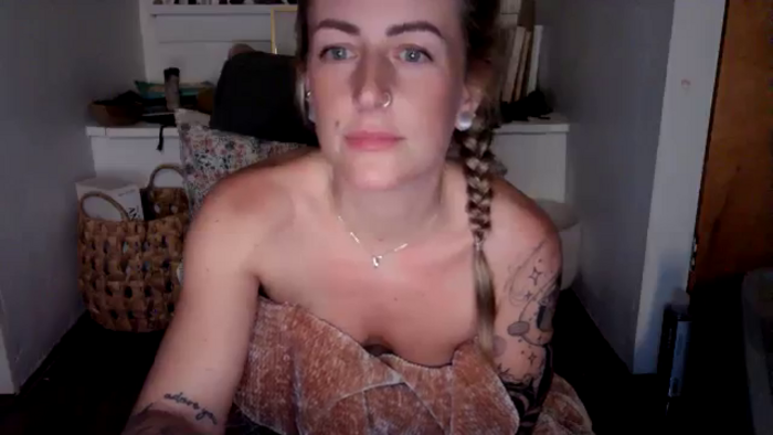 Lena_bee