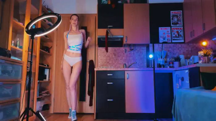 Giantess_Eva