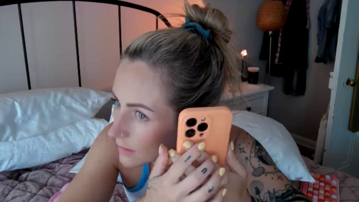 Lena_bee