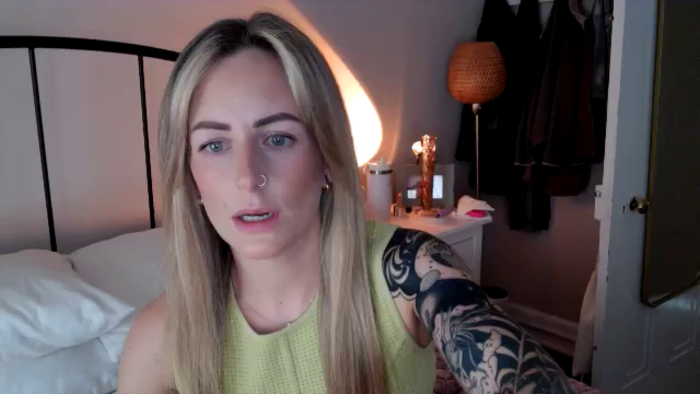 Lena_bee
