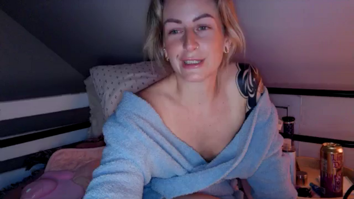 Lena_bee