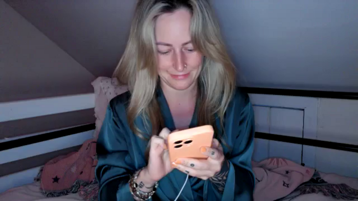 Lena_bee