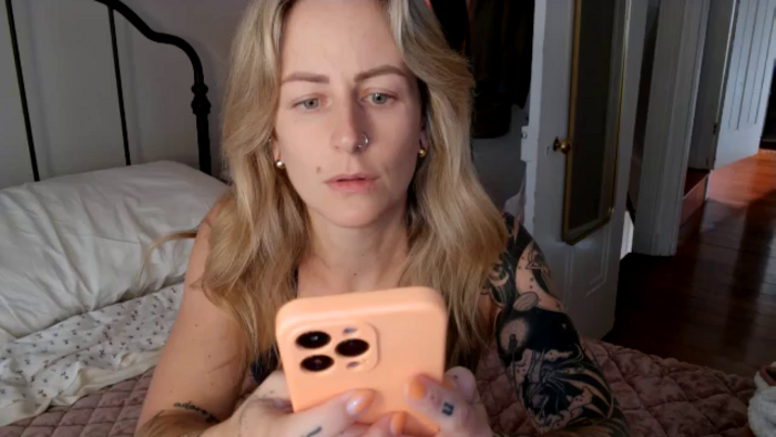 Lena_bee