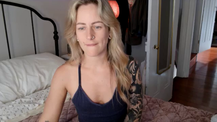 Lena_bee