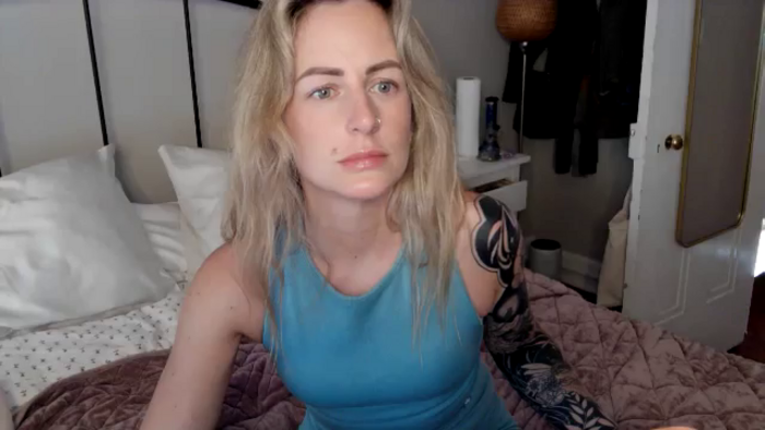 Lena_bee