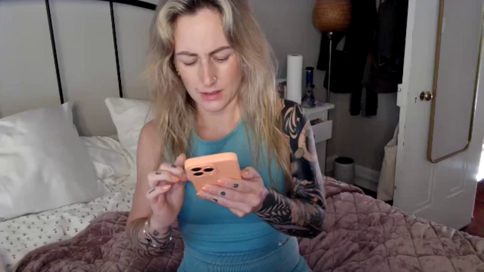 Lena_bee